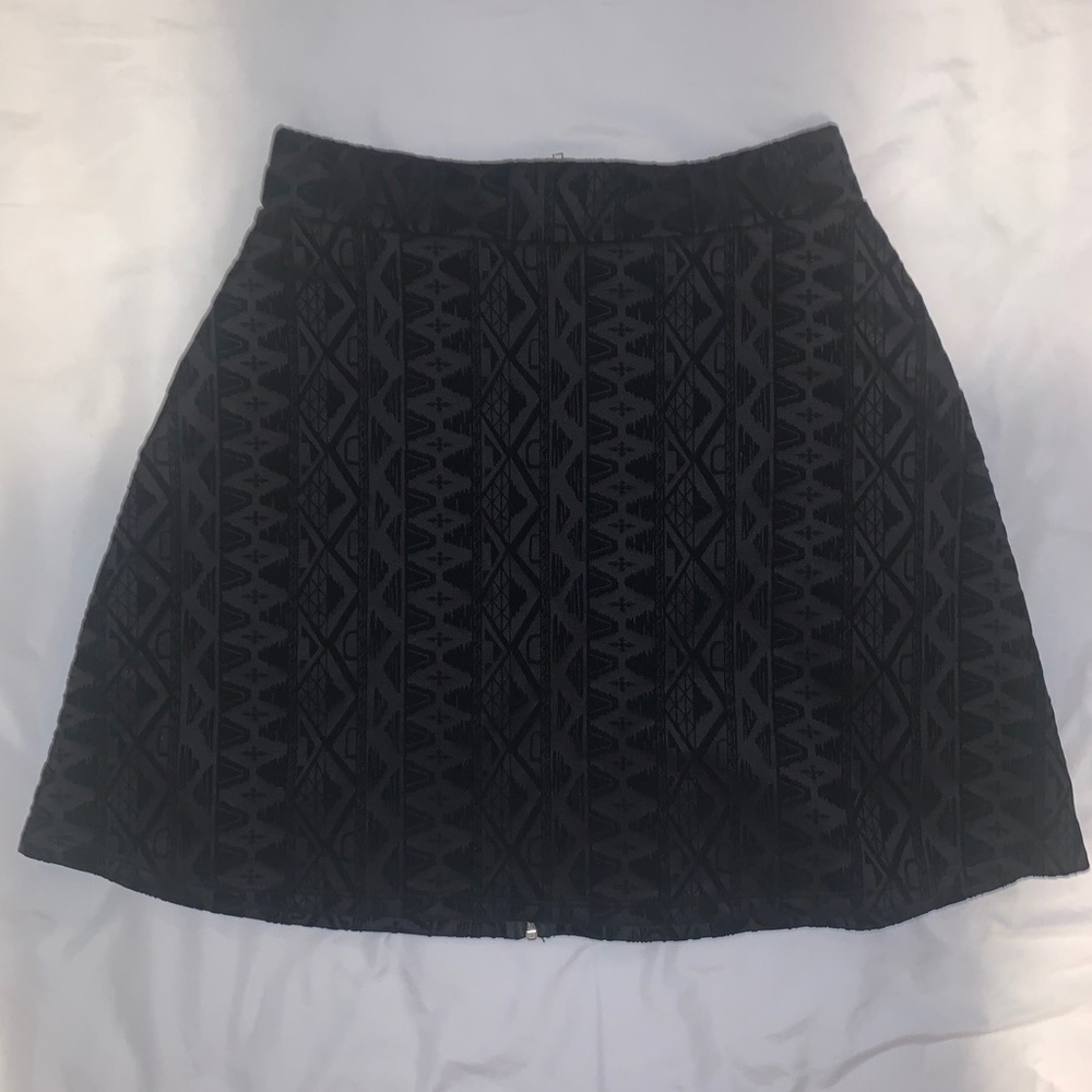 Black Flippy Mini-Skirt w Tribal Print